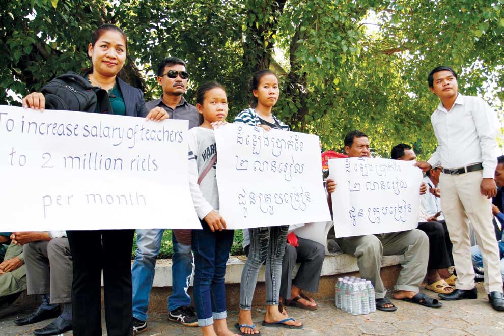 Teachers’ wage rally blocked Phnom Penh Post
